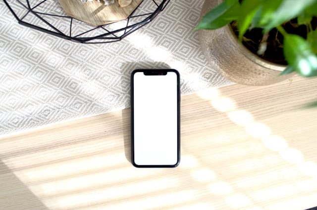 スマホと机