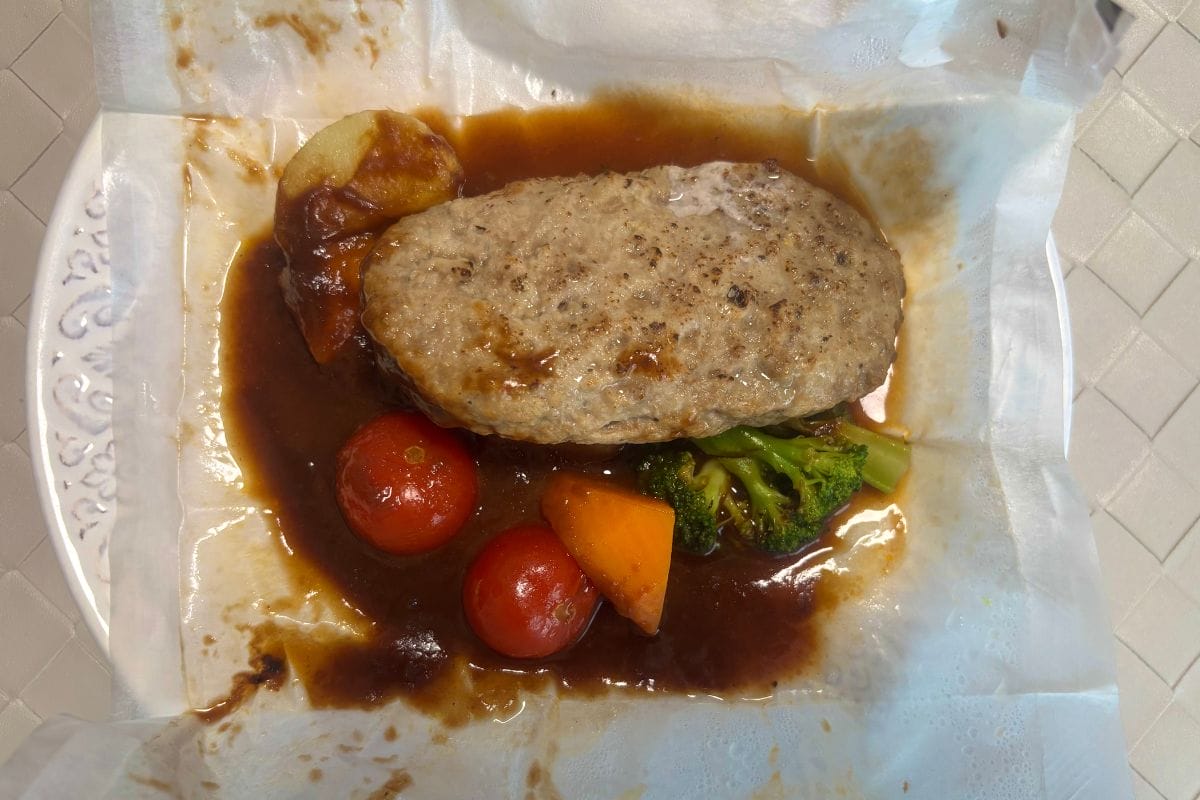 野菜たっぷりデミグラスハンバーグ